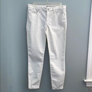 GAP White Legging Skimmer Jean, Size 6